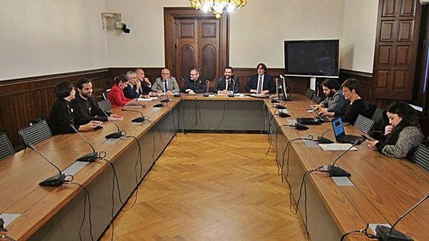 La reunió per debatre la reforma del reglament del Parlament.