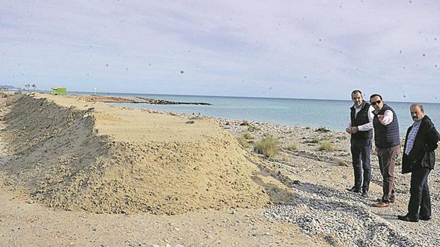 Acondicionan con dunas la playa de l’estanyol