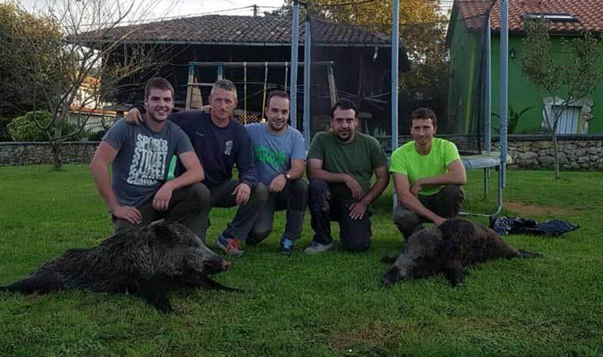 La cuadrilla de Barreras (Valdés) abatió un ejemplar de 142 kilos