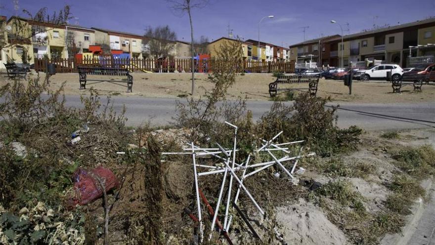 Vecinos del Cerro de Reyes en Badajoz piden más control sobre el vertido de ripios