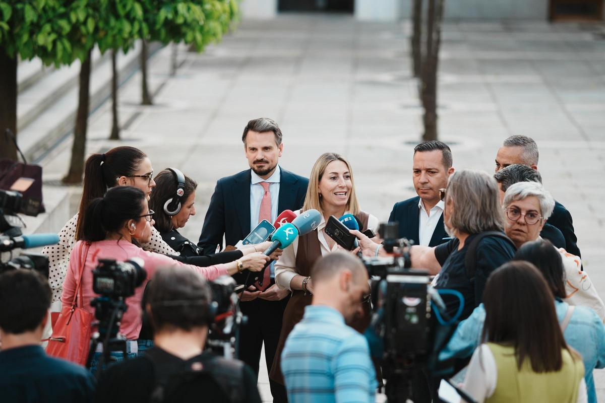 Fotogalería | Acuerdo PP-Vox para investir a María Guardiola presidenta de Extremadura Fotogalería | Acuerdo PP-Vox para investir a María Guardiola presidenta de Extremadura