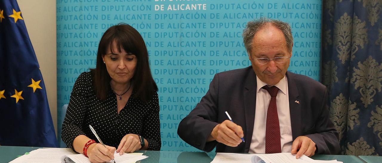 Firma del acuerdo entre la Diputación y Antifraude.