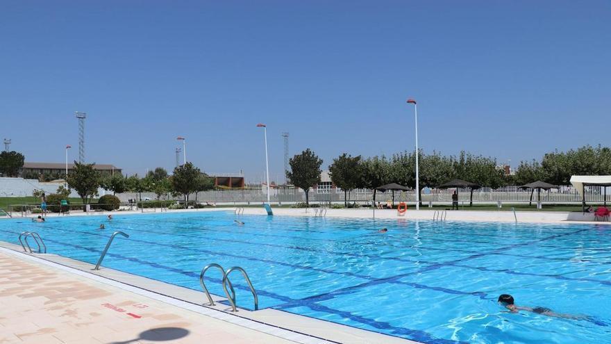 La piscina de Villanueva de la Serena abrirá de noche para v