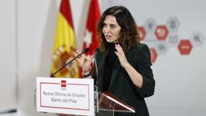 La presidenta de la Comunidad de Madrid, Isabel Díaz Ayuso, inaugura las nuevas instalaciones de la Oficina de Empleo de Barrio del Pilar