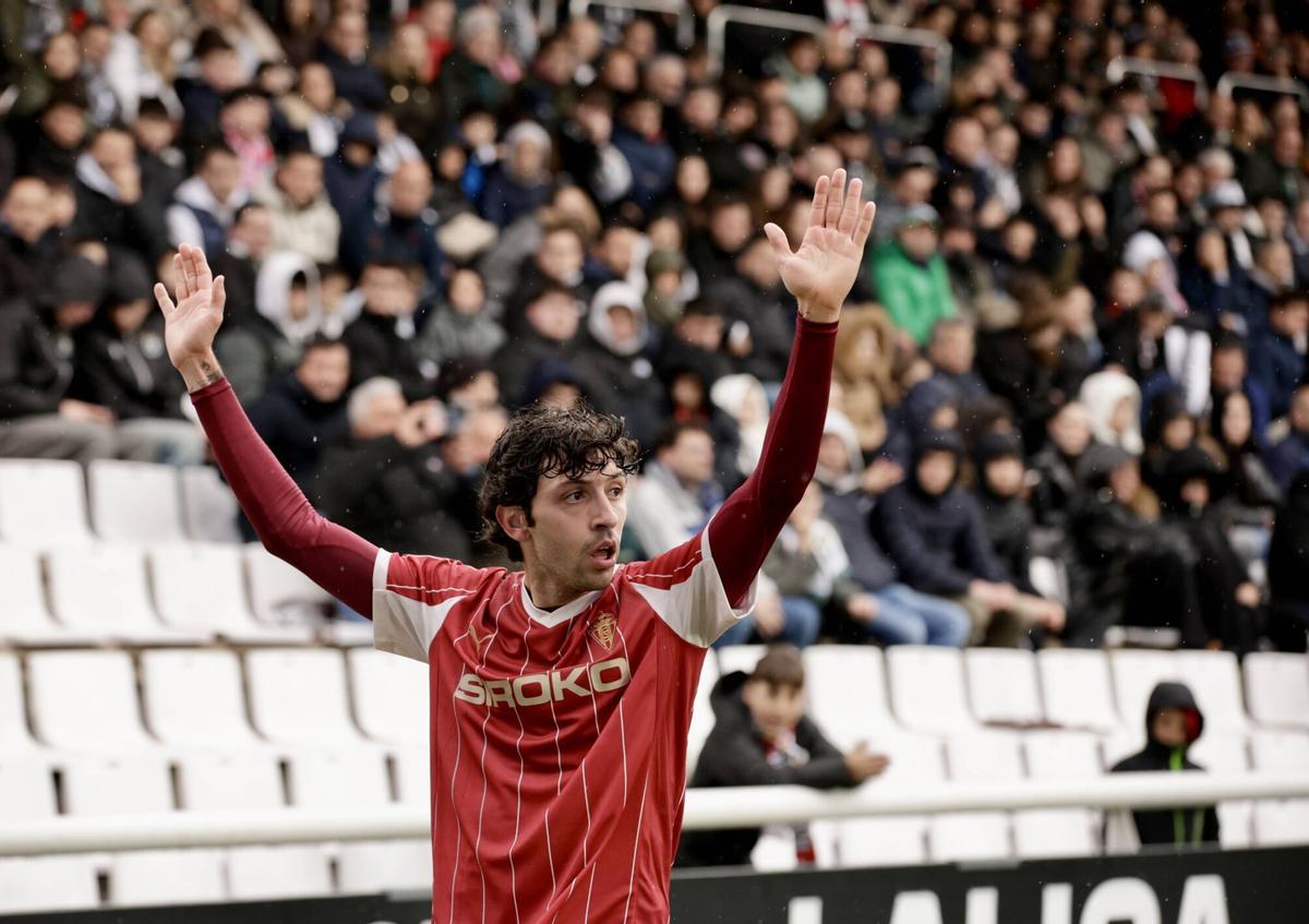 EN IMÁGENES: El Sporting se enfrenta al Burgos en El Plantío