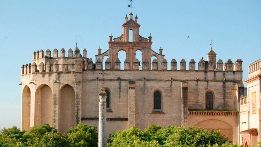 Vista exterior del monasterio de San Isidoro del Campo (Foto: Junta de Andalucía)