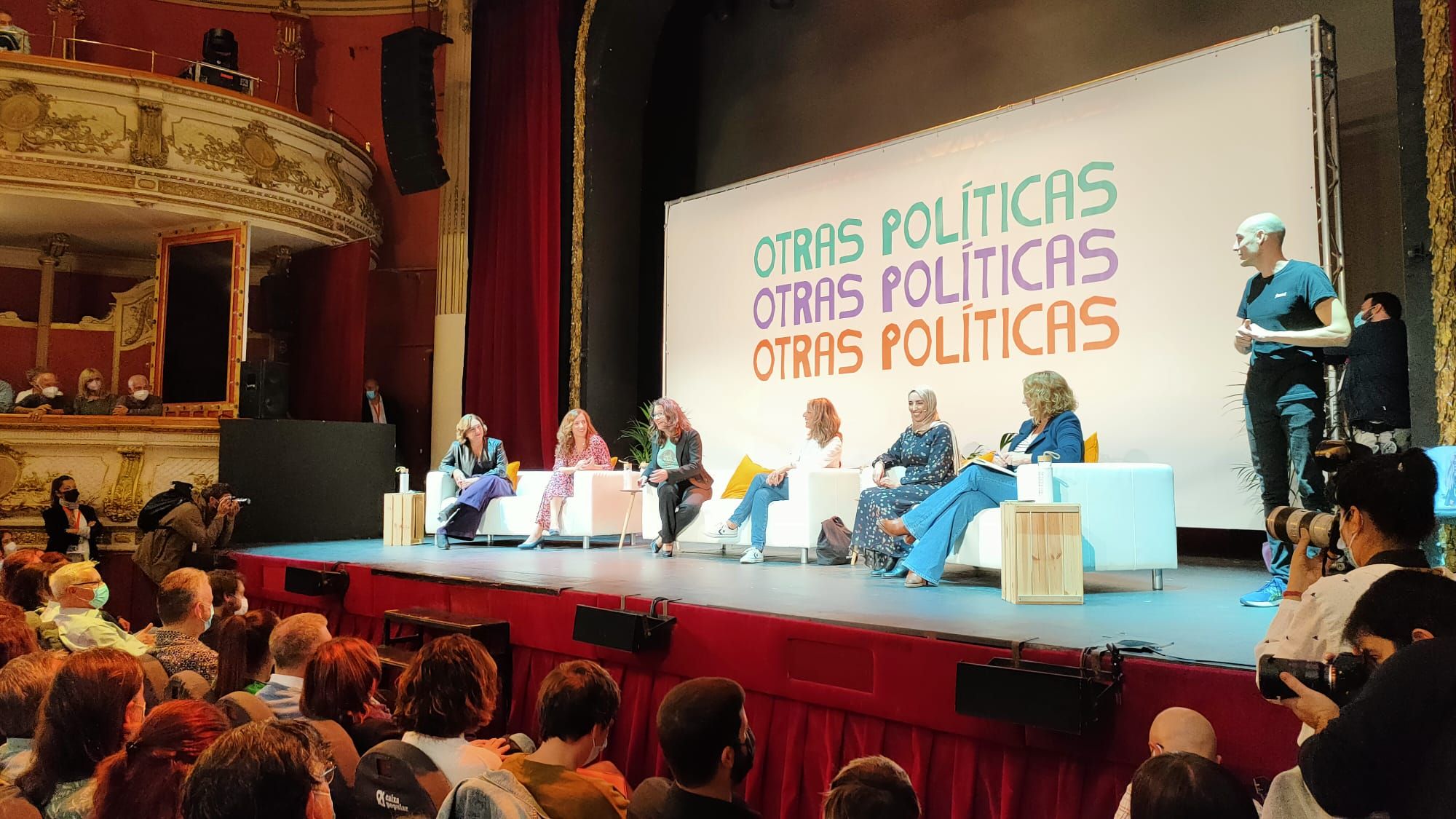 Acto de Oltra, Díaz y Colau en València