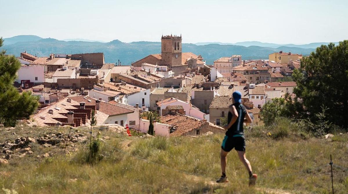 La Cursa per Muntanya Vistabella, de 28 kilómetros y +1.500m de desnivel , cumplirá su 19ª edición en 2026.