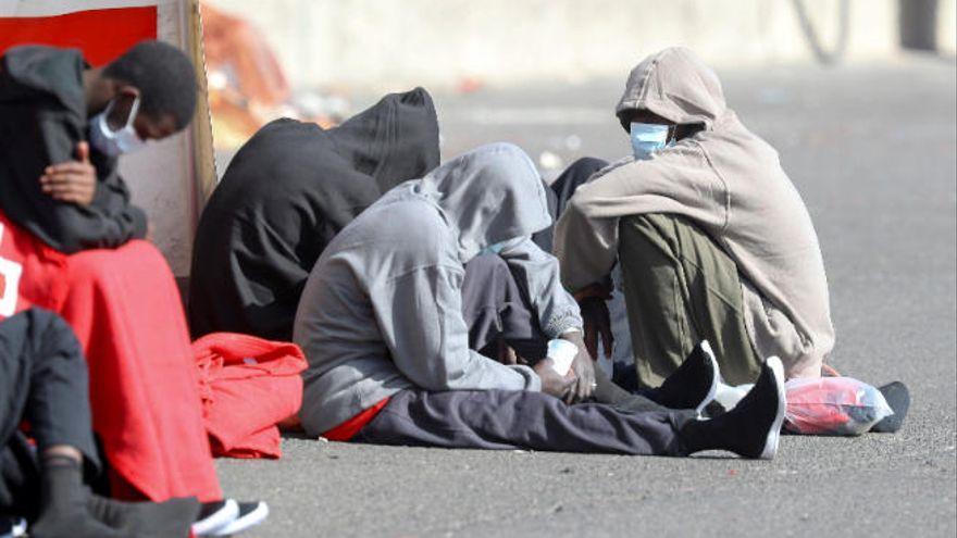 Cruz Roja denuncia el &quot;acoso&quot; que sufren sus voluntarios en Canarias por atender a migrantes