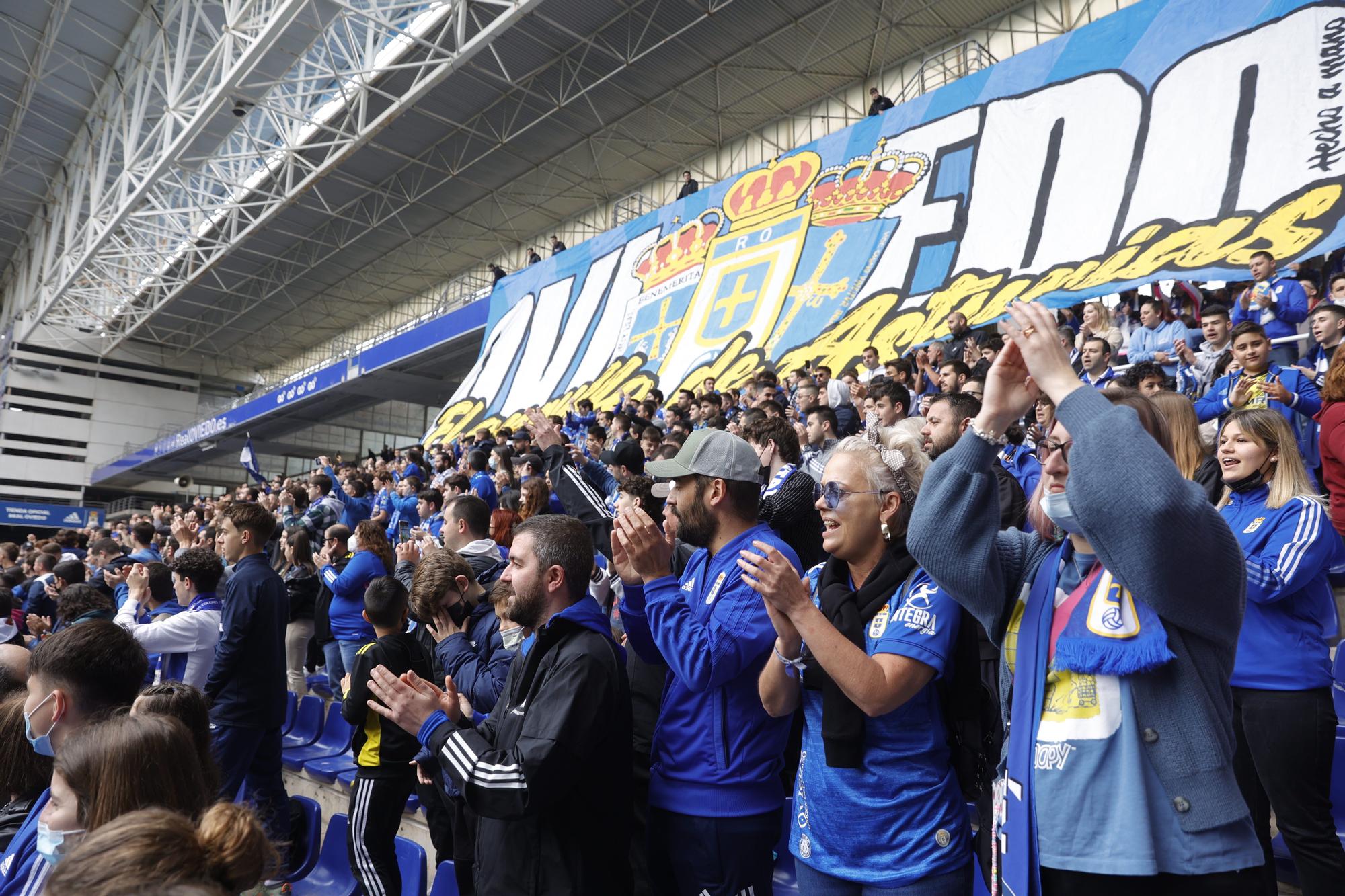 EN IMÁGENES: Miles de hinchas azules animan al equipo antes del derbi en un entrenamiento en el Tartiere