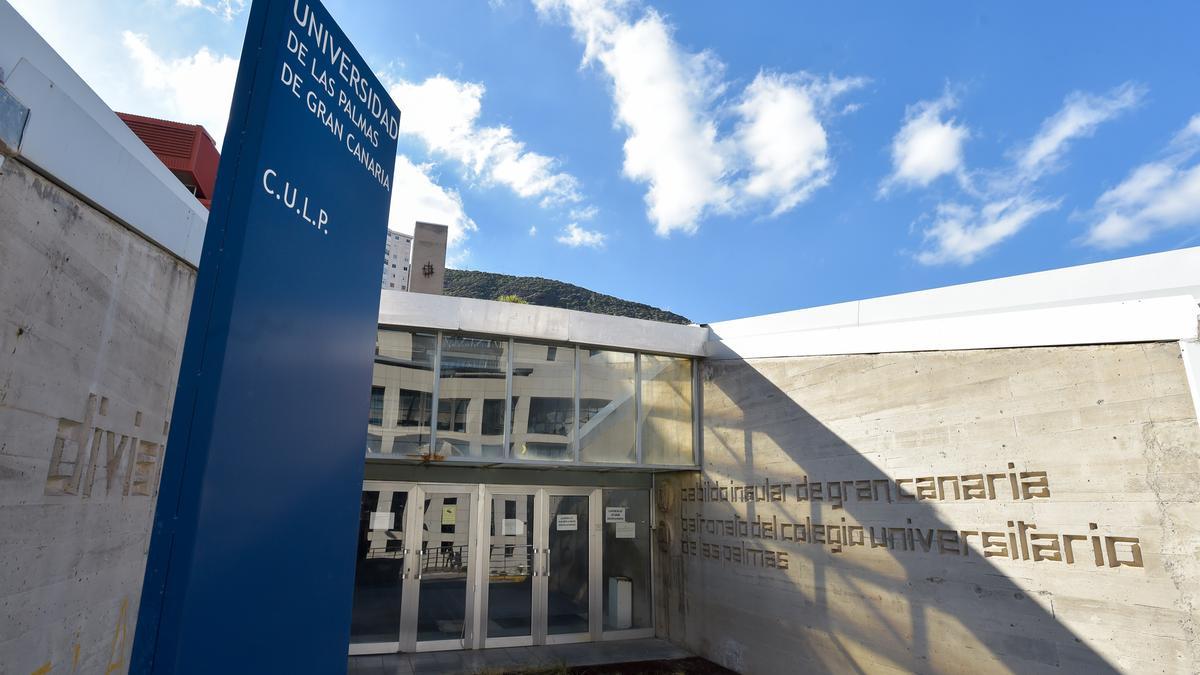 Entrada al edificio del CULP, en la capital grancanaria.