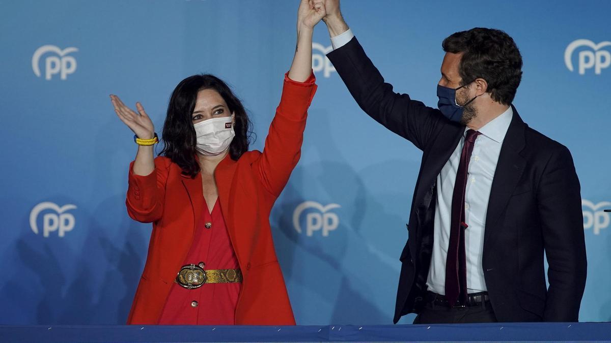 La presidenta de la Comunidad de Madrid, Isabel Díaz Ayuso y el líder del PP, Pablo Casado.