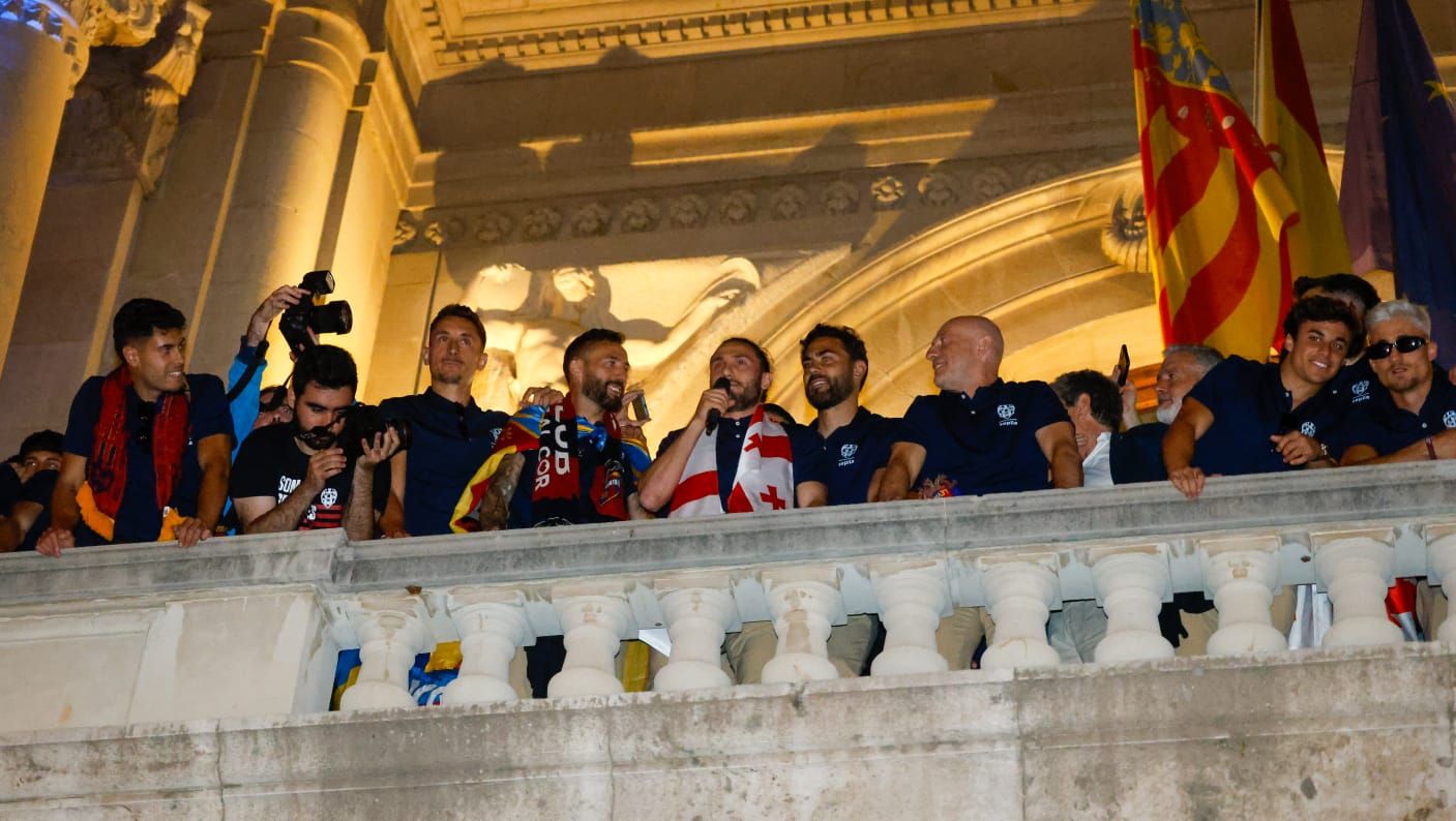 Todas las fotos de la rúa del Levante UD por su ascenso a Primera División
