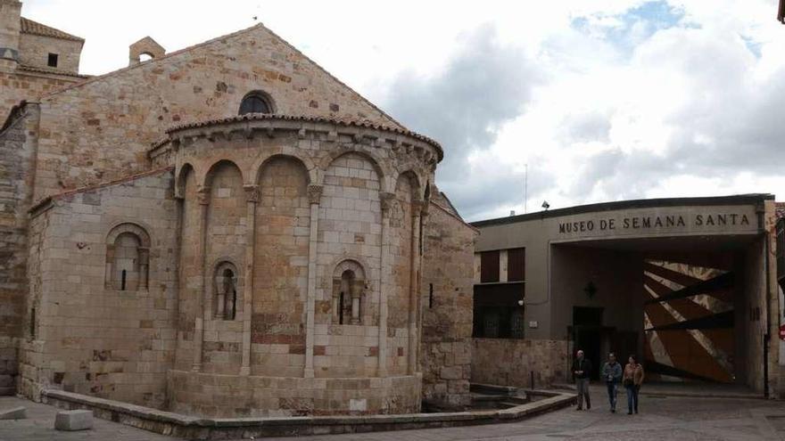 Museo de Semana Santa junto a la iglesia de Santa María la Nueva.