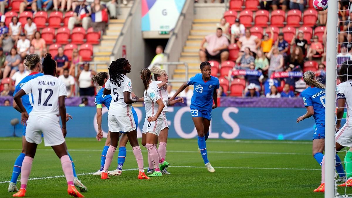 Imagen del duelo que Francia e Islandia empataron