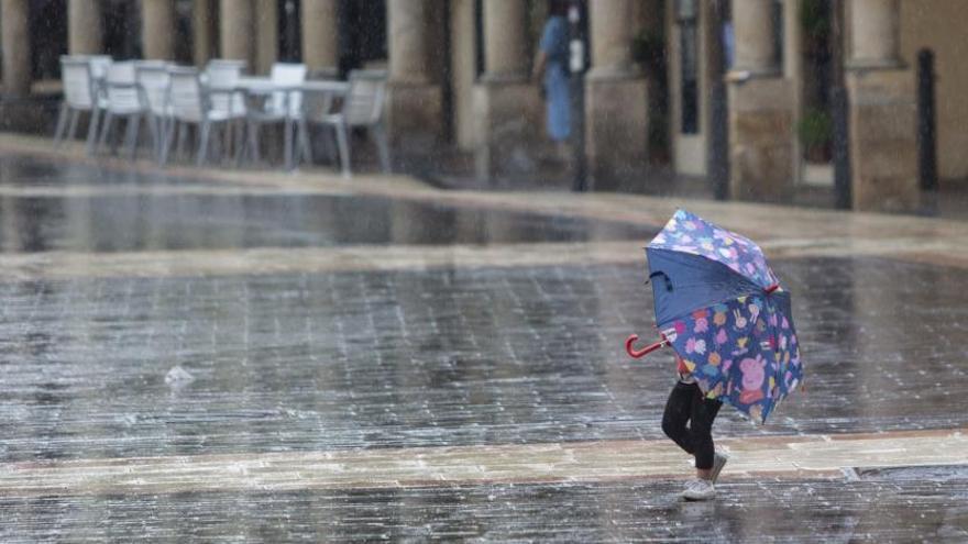 Agosto llega con lluvia y con temperaturas de 14 grados en Oviedo