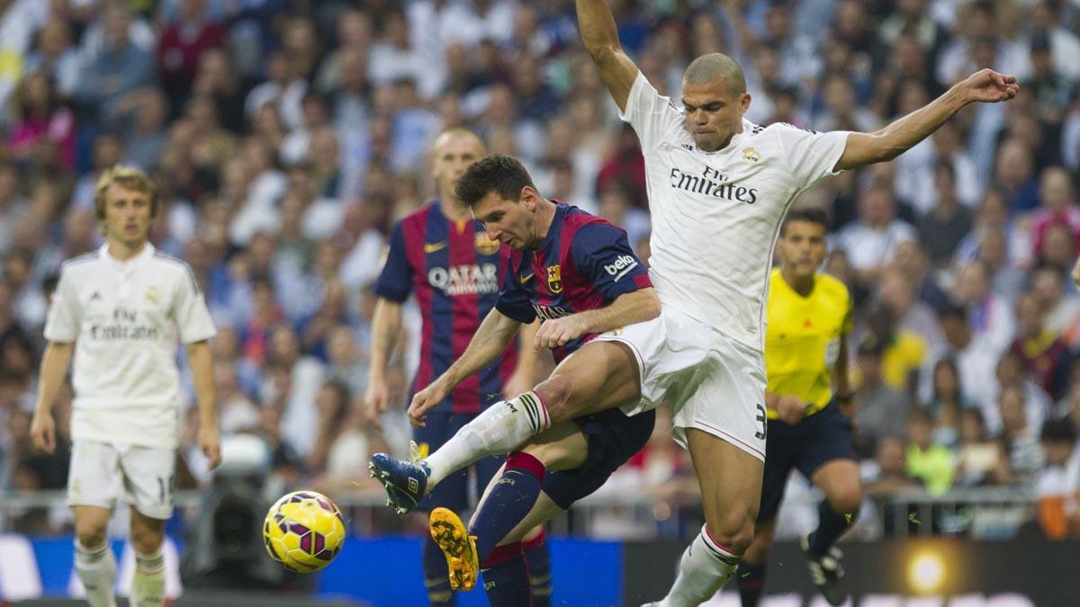 Messi y Pepe en el clásico del 25-10-2014