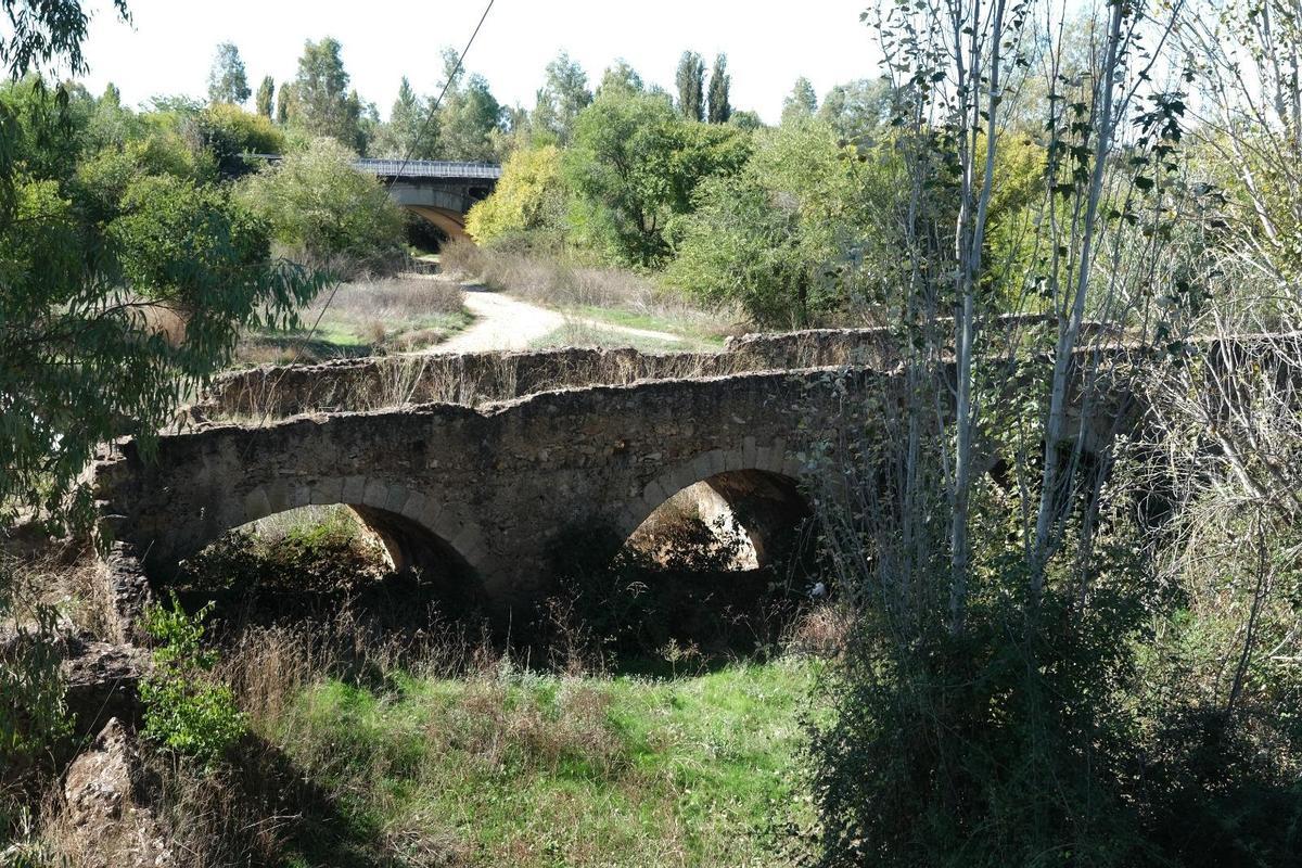 El puente de Cantillana, antes del derrumbe de dos de sus ojos.