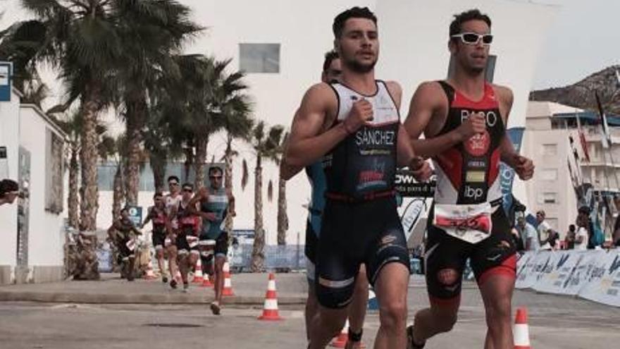 La UA destaca en el campeonato  de España de triatlón esprint