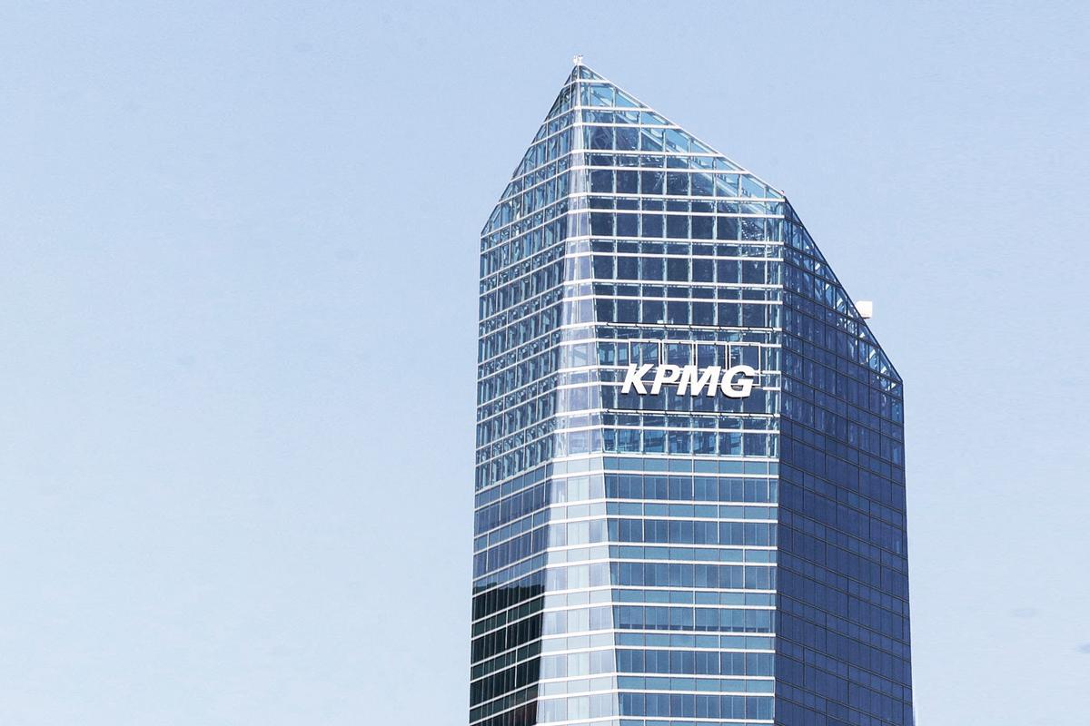 Torre Cristal, en Madrid, donde se ubican las oficinas de la 'big four'