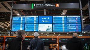 Desconcierto en la estación de Sants tras la suspensión del servicio de Rodalies