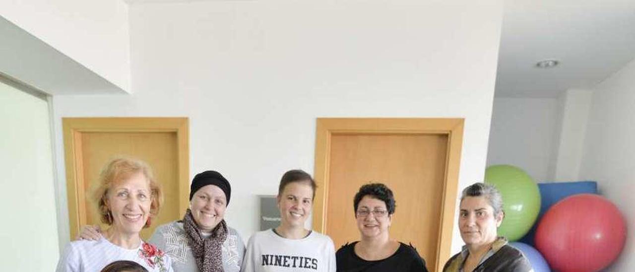 Por la izquierda, sentadas, Mónica Barreiro, Sofía Albuerne y Carmen González. De pie, Ángela Sánchez, María Jesús Álvarez, Cristina Cores, Graciela Hevia y María Isabel García, en Llano Ponte.