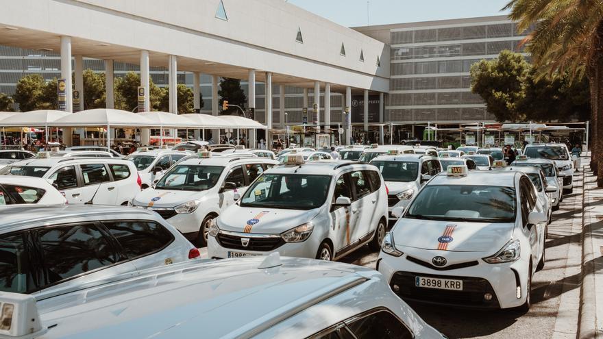 Los taxistas de Andratx amenazan con denunciar a los de Palma