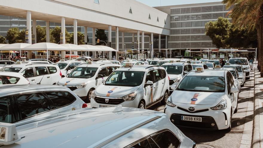 El presidente de Radio Taxi Andratx: "El problema es que están viniendo a  los pueblos a hacer servicios al aeropuerto y descuidando a los clientes de  Palma” - Diario de Mallorca