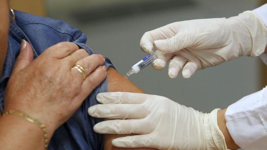 Sanidad anticipa ya 750.000 vacunas para la gripe invernal