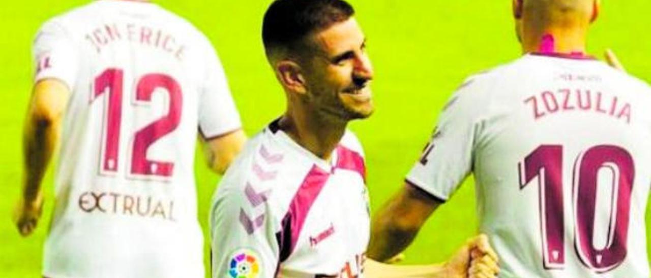 Dani Ojeda, delantero del CD Leganés cedido al Albacete en la última temporada, celebra uno de los goles de este curso.