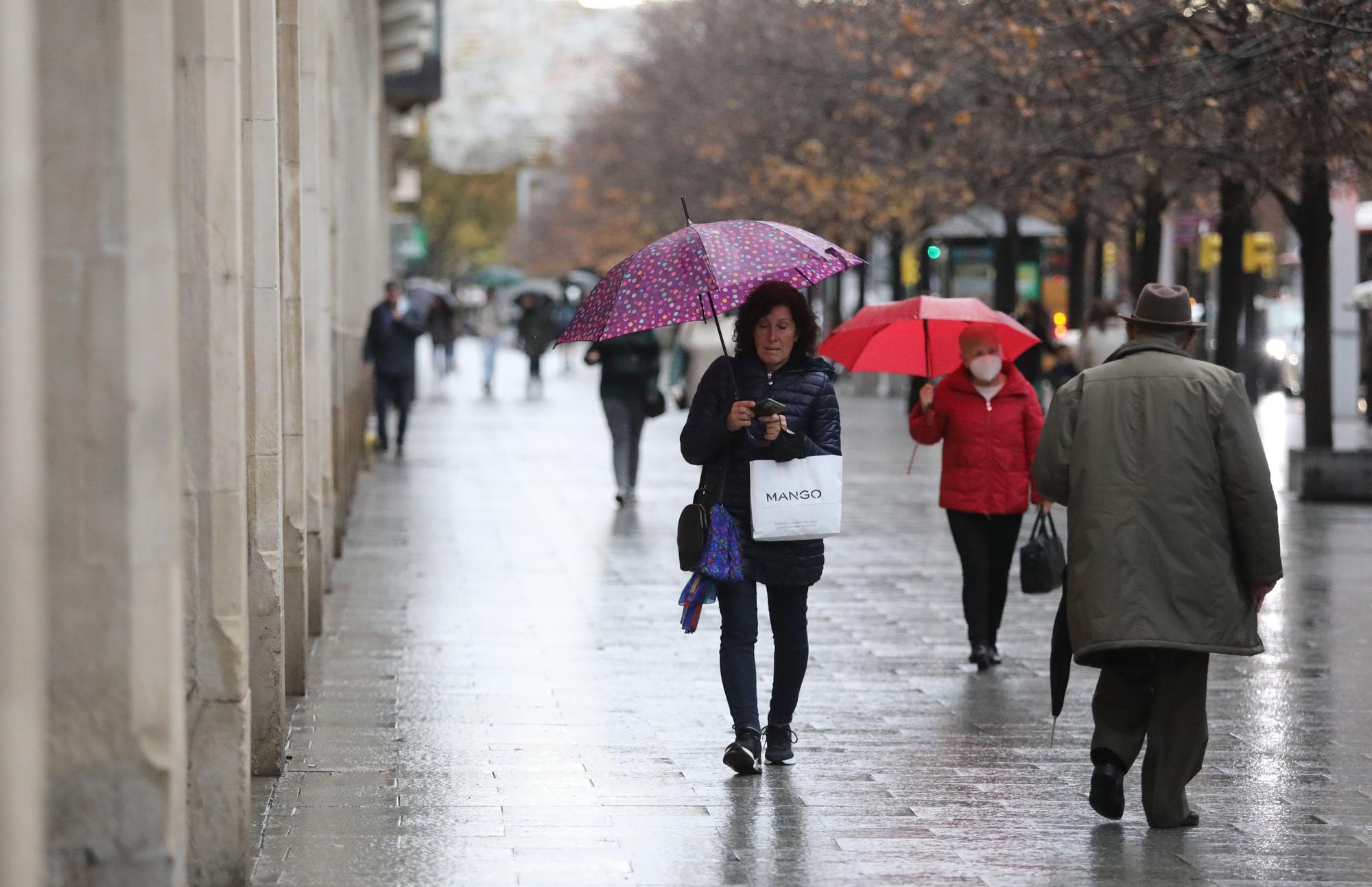 Día de lluvia persistente en Zaragoza