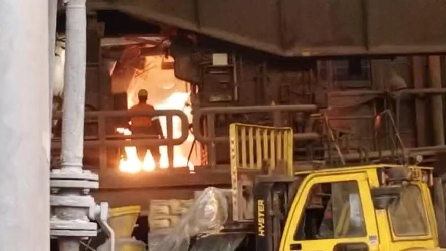 Hablan los trabajadores de Arcelor tras el incendio: &quot;Es una catástrofe para la siderurgia de Asturias&quot;