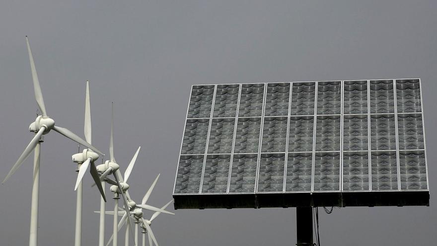 Holaluz y Banco Santander se alían para liderar la instalación de placas solares en España