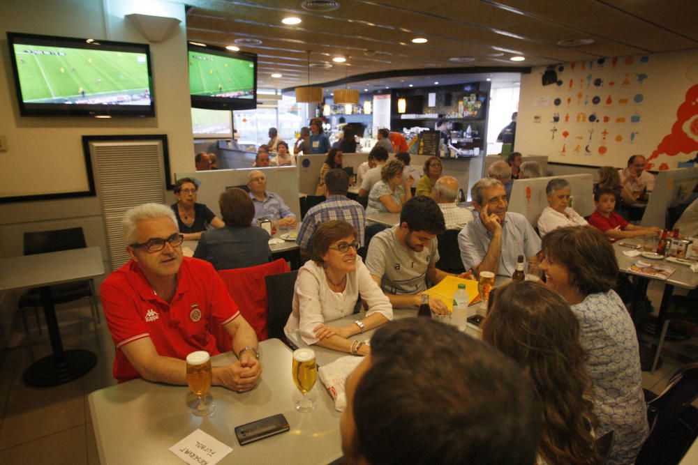 L'afició viu el partit a Girona
