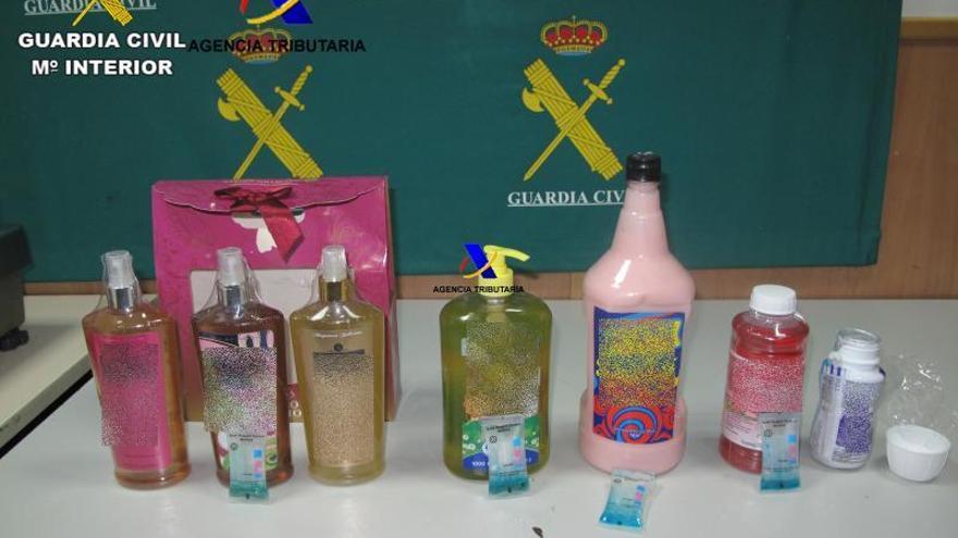 Arriba a l&#039;aeroport del Prat amb 9 kg de cocaïna líquida en pots de productes infantils