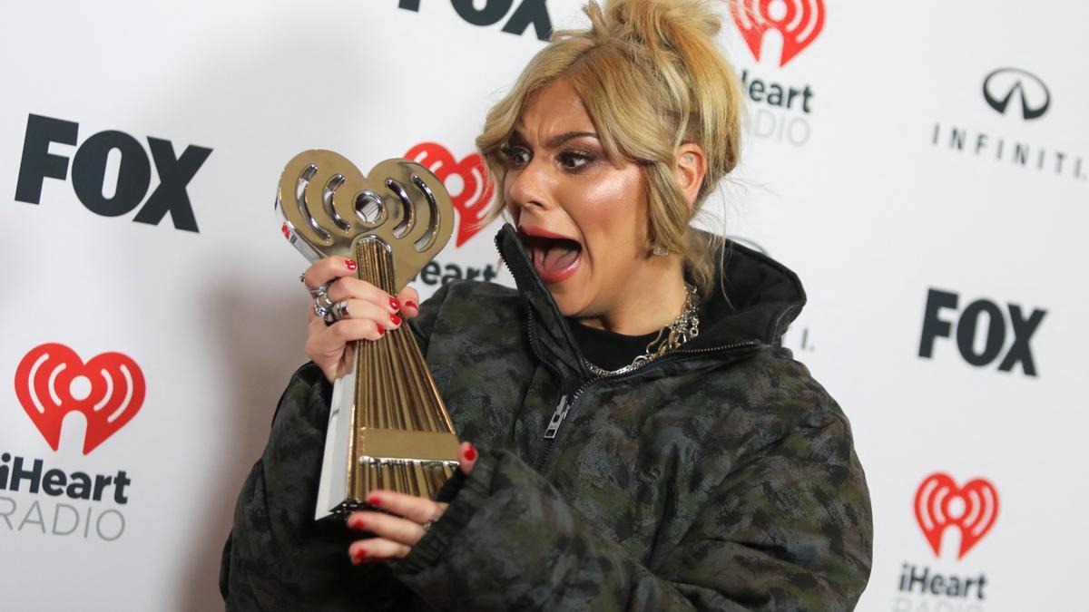 Las mejores imágenes de la alfombra de los iHeartRadio Music Awards 2023