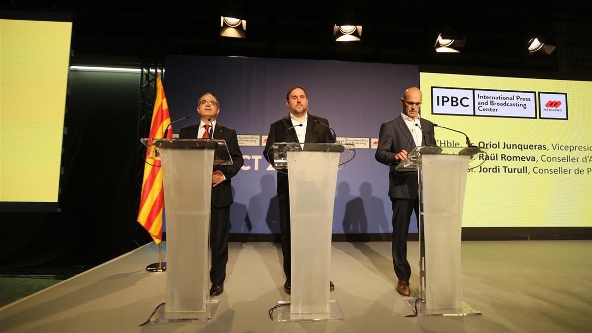 Turull, Junqueras y Romeva explican el operativo del 1-O.