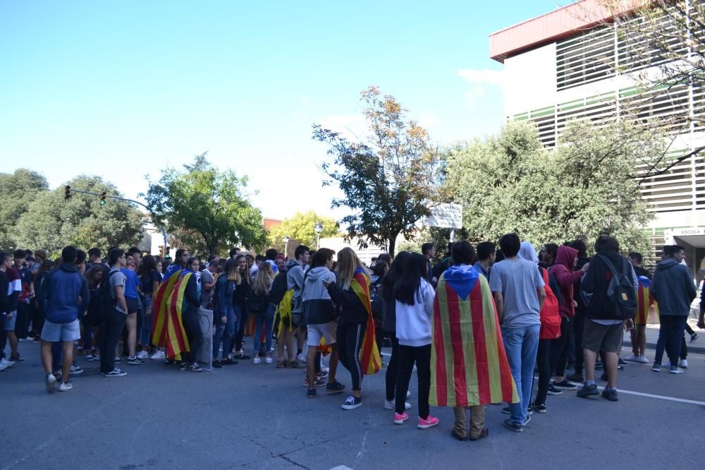 Els estudiants buiden les aules i tornen a tallar el trànsit a Manresa