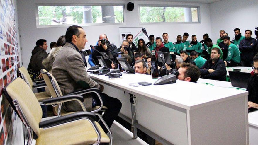 El técnico José Luis Oltra, este lunes en su despedida.