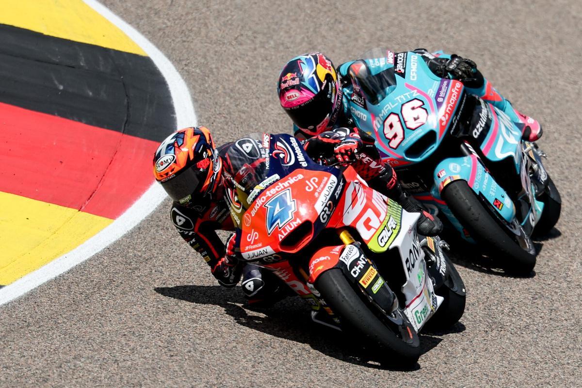 Hohenstein-Ernstthal (Germany), 12/07/2026.- Spanish Moto2 rider Ivan Ortola (L) of QJMOTOR-Exocom-MSI team and Spanish Moto2 rider Daniel Holgado of CFMOTO Inde Apsar Team in action during the Moto2 race of the motorcycling Grand Prix of Germany at the Sachsenring racing circuit in Hohenstein-Ernstthal, Germany, 12 July 2026. (Motociclismo, Alemania) EFE/EPA/FILIP SINGER