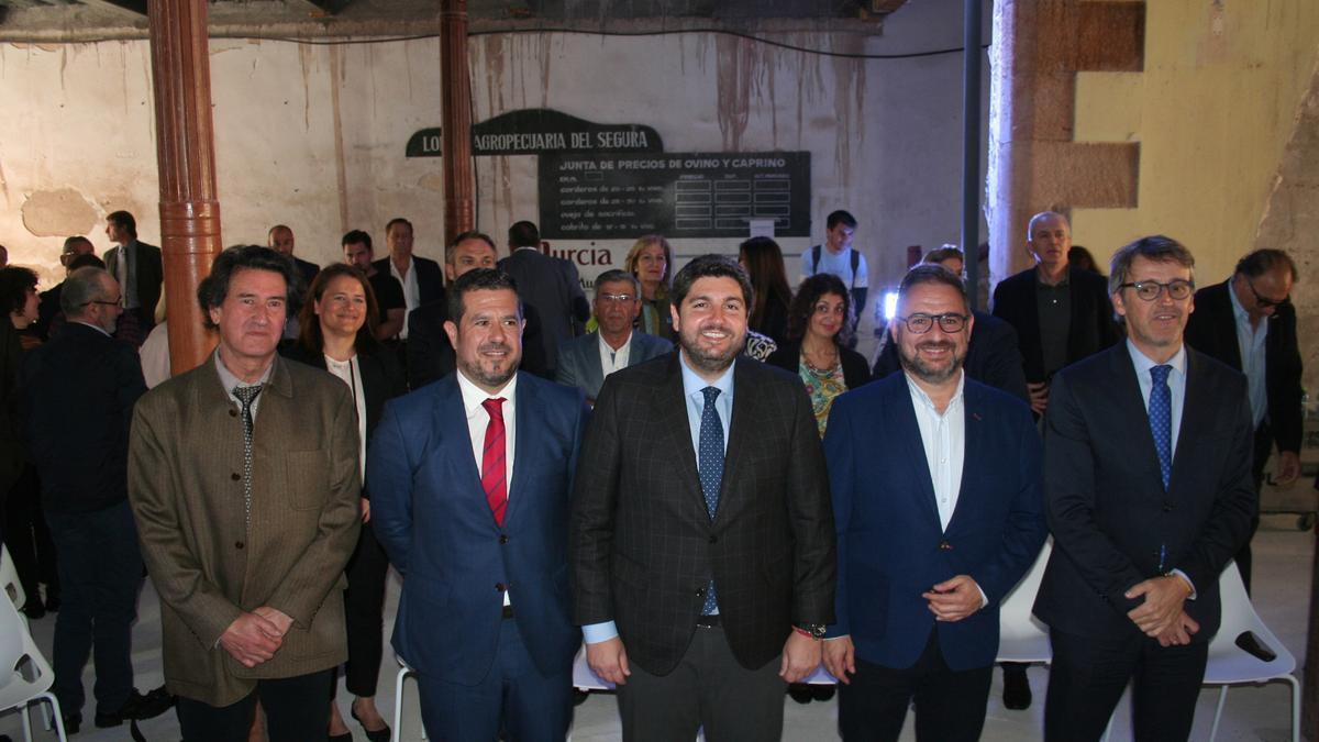 Felix Santiuste, Juan Jódar, Fernando López, Diego José Mateos y Luis Alberto Marín, durante la presentación de la rehabilitación del inmueble de la antigua Cámara Agraria.