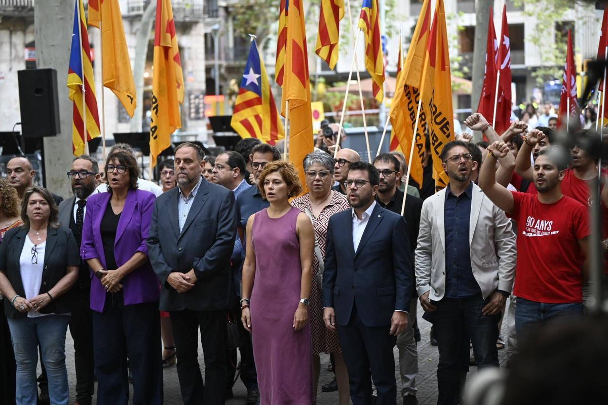 Diada de Catalunya: Ofrenda floral en el monumento a Rafael Casanova