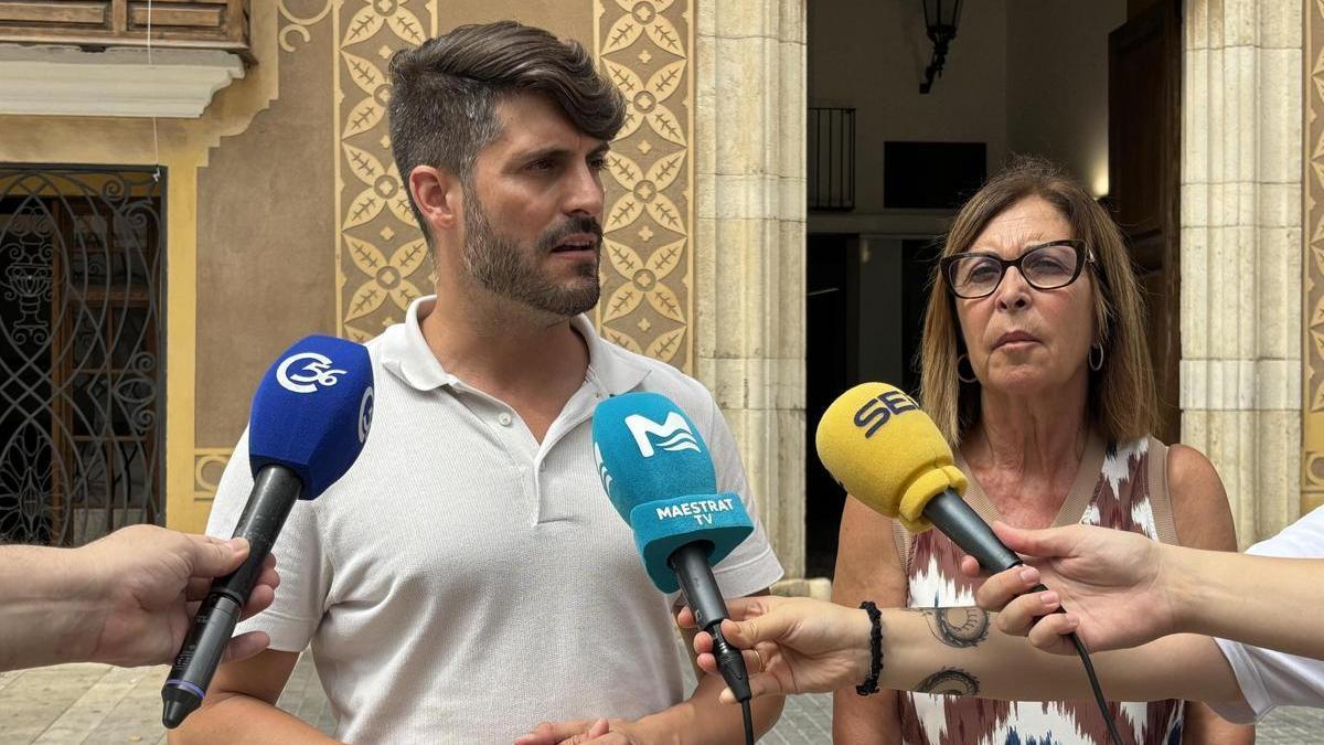 Los concejales Carlos Delshorts e Inma Calvet han tenido que salir al paso de la polémica.