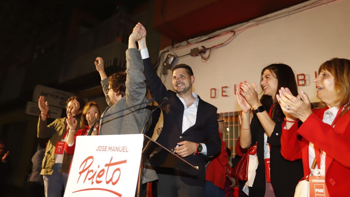 José Manuel Prieto, esta noche en la sede del PSPV-PSOE de Gandia, tras conocer el triunfo electoral.
