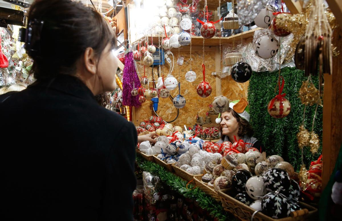 Feria navideña de Santa Llúcia en la Avinguda de la Catedral