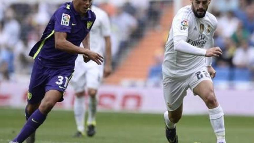 El castellonense Pablo Fornals persigue al madridista Isco en el partido del sábado.