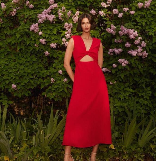 Vestido rojo, largo y cut out de la colección TFP, en colaboración con Pedro del Hierro, de Tamara Falcó