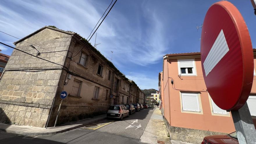 Antiguas viviendas de maestros en el barrio de Nazaret, pendientes de rehabilitación.  // Santos Álvarez