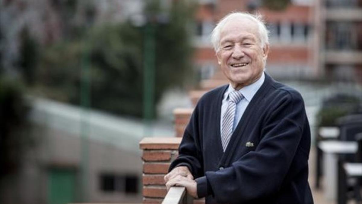 Justo Tejada, la semana pasada en Barcelona, tiene 82 años y jugó en ambos clubs.