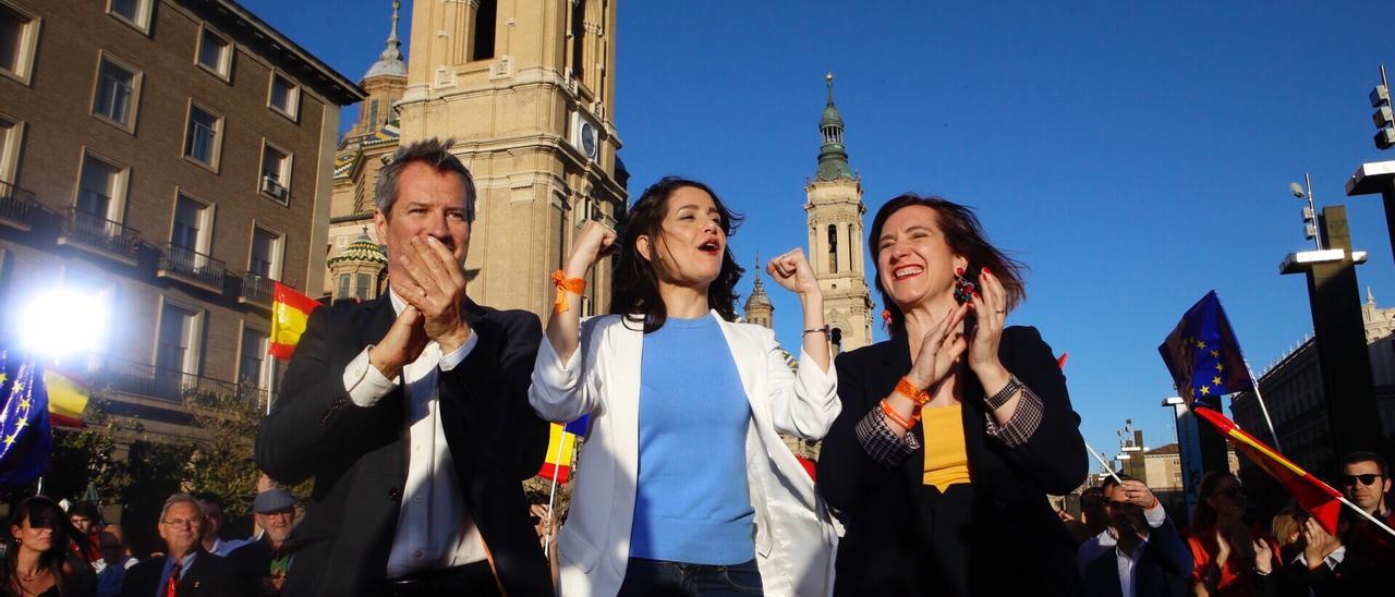 Daniel Pérez, Inés Arrimadas y Sara Fernández en uno de los últimos actos de Ciudadanos en Zaragoza.